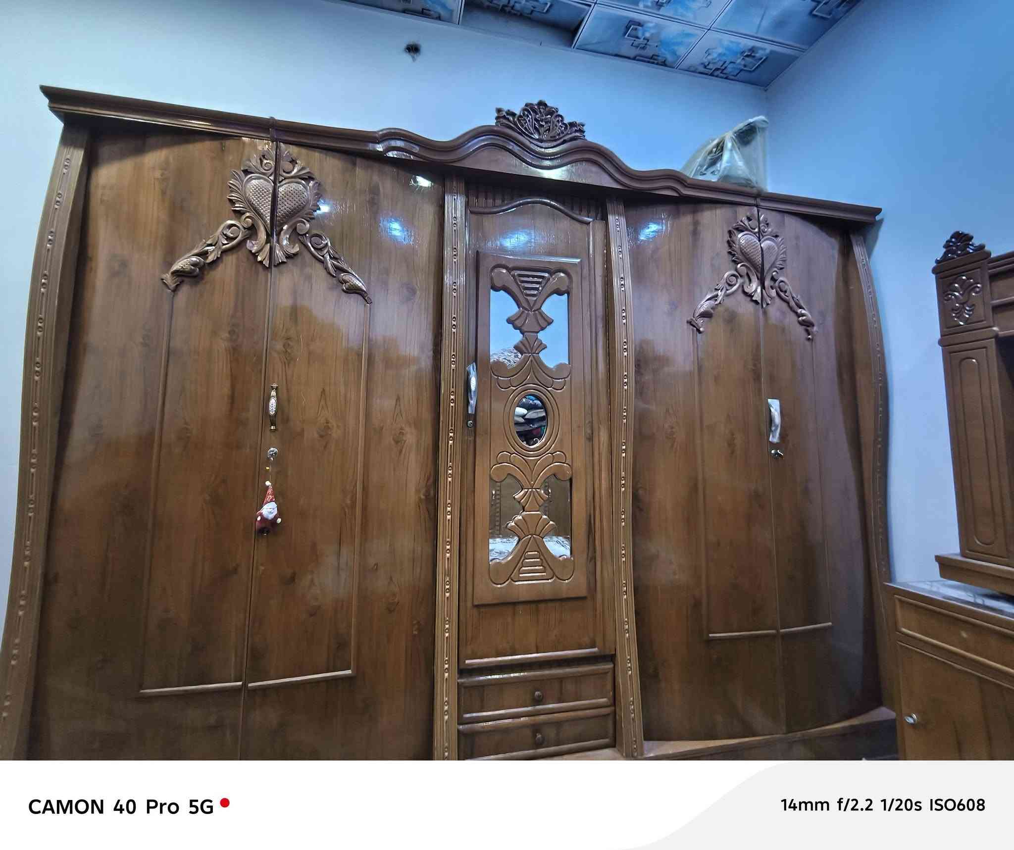 السلام عليكم غرفه نوم للبيع أخت جديده
تسكام أصلي سعره 850وبيها مجال 
ميز مرايه عوزها بس مرايه تنزل من سعر
مكان نجف كوفه شارع معمل 
للأتصال ***********
