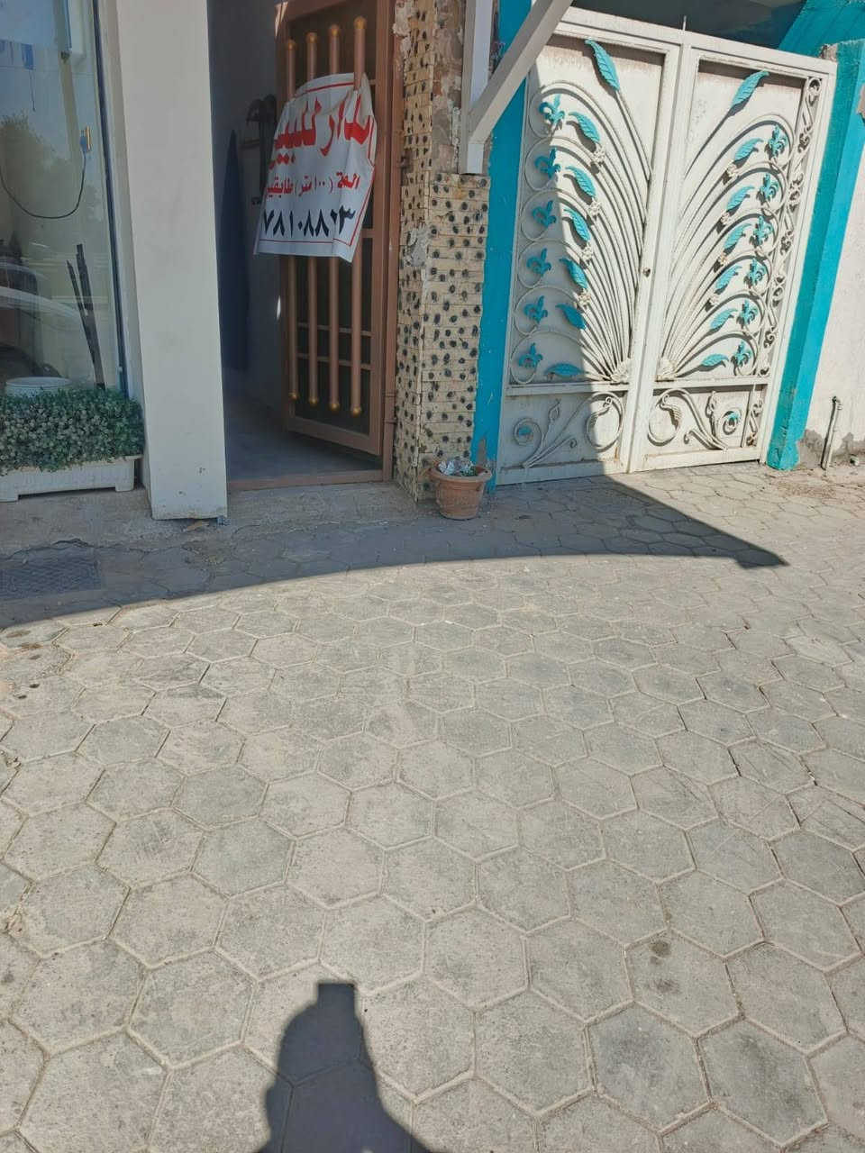 دار للبيع تجاري حي الوفاء شارع الصب ١٠٠ متر طابقين ٣ غرف ومحل السقف صب والاساس صب مجاور ورشة بغداد للسيارات السعر المطلوب ٢٢٠ مليون اكثر تفاصيل الاتصال وتساب بالرقم *********** مفتوح باي وقت
