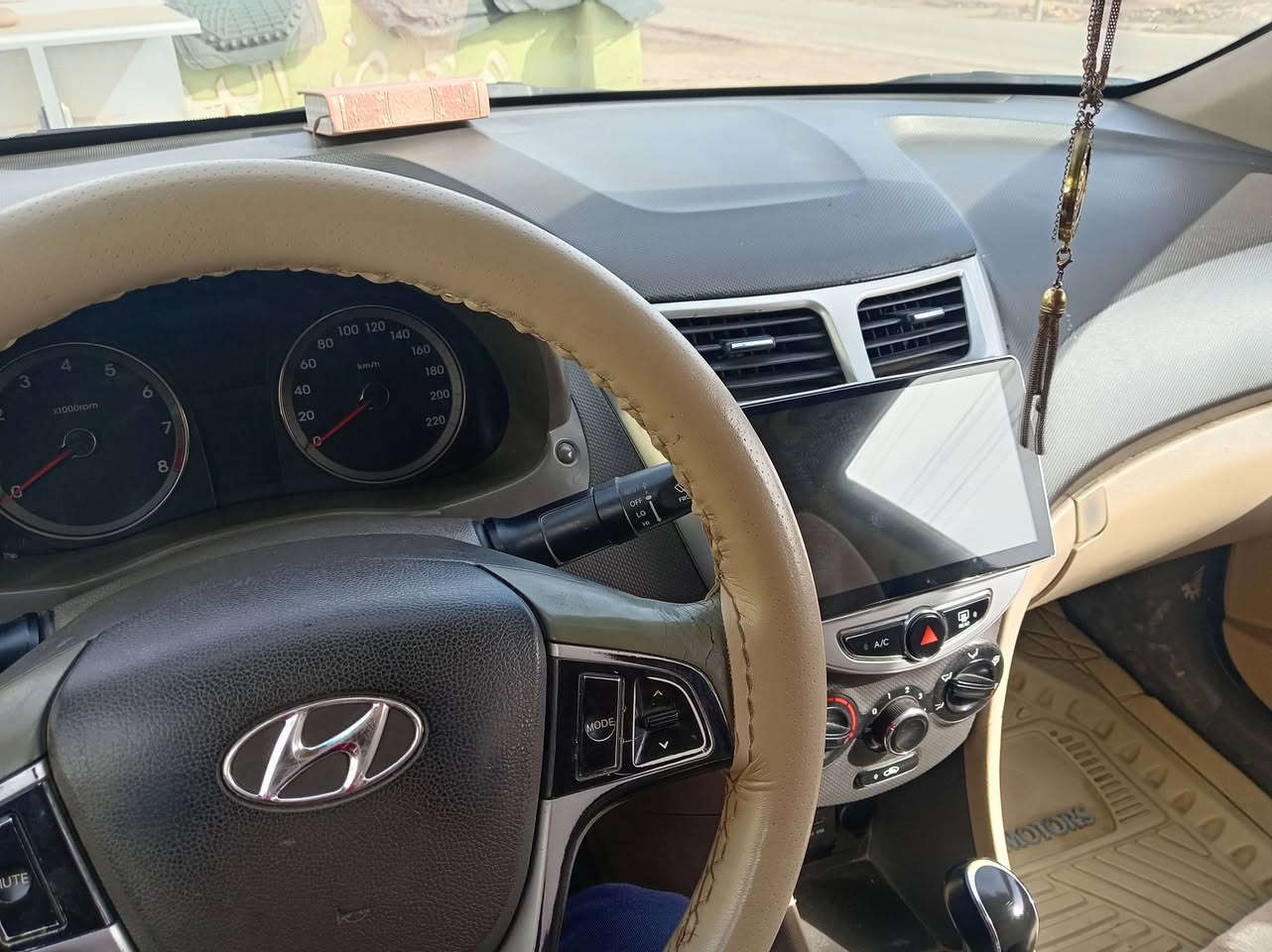 السلام عليكم
اكسنت 2011 كوري
 بدون صبغ عدا شبر بارد بالهلال الخلف
محرك 1600 بي بخار قليل 
 كير شرط تبريد  تدفى جاهز 
صدر ممتاز سياره جاهزه رقم اربيل
سنوية لغاية 2026 
السعر 115$ وبيه مجال 
مراوس يرهم حسب القناعة 
الاتصال +واتساب  ***********
