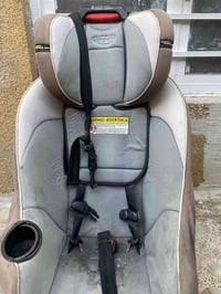 كرسي سيارة طفل • أصلي • بغداد