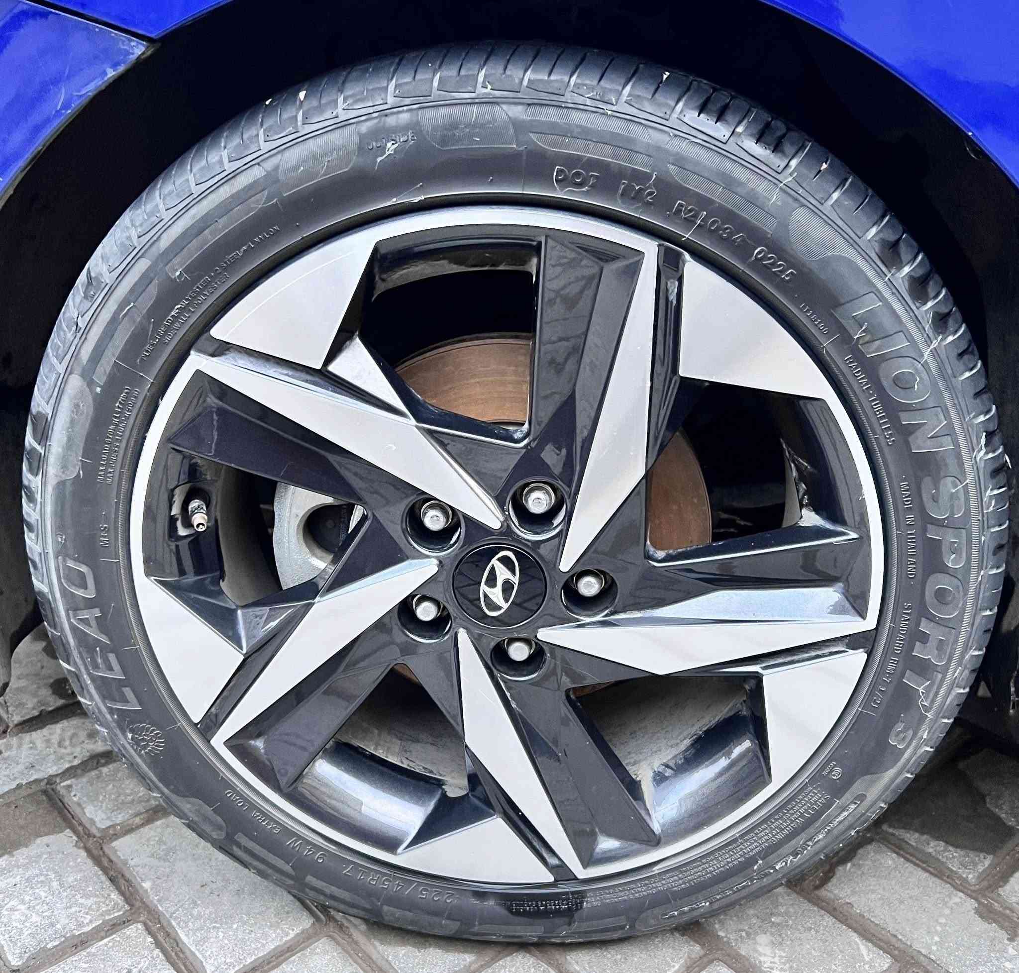 السلام عليكم
ويل النترا مع التايرات تايلندي صارلي 5 اشهر من شادهن موديل 23 حجم 17 اصلي 
للبيع السعر 300 الف قفل
العنوان مدينه الصدر
***********
