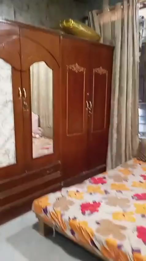السلام عليكم عندي بيت للبيع ٥٠متر قاطين السكلات ال١٣ بناء جديد السعر ٤٨ وبي مجال ***********هذا الرقم الاستفسار
