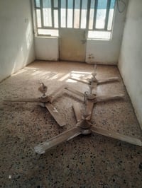 للبيع رحلات مع براد ماء مع مروحات عدد 4 مع سبورات عدد 3 مع كراسي عدد2 ...