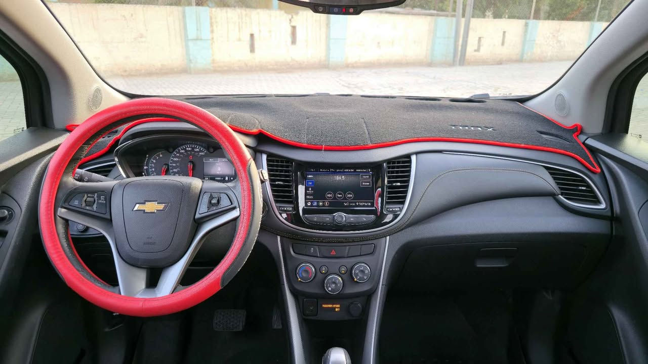 🚘  للبيع _ شوفرليت تراكس
       موديل _ 2022 _ وارد أمريكي
.
🛞 ماشية _ 16.000 ميل 
.
⚙️ حجم المحرك _ 4 سلندر 
       1.400 تيربو
( إقتصادي بصرف البانزين و قوي )
.
📌  مكان السيارة _ كربلاء
.
   فول مواصفات _ عدى الفتحة 
* بصمة تشغيل + أبواب
* تشغيل عن بعد
* مقاعد جلد مطعّمة بمخمل
+ كشن السائق كهرباء
* تحكم ستيرن
* شاشة كشف الأعطال
* شاشة عرض وسطية تدعم
 Apple Car Play  &  Android Auto
* نظام مانع إنزلاق
* لايت عدسات + LED أمامي و خلفي
* ويل كاب + حساس ضغط الإطارات 
~
رقم السيارة _ كربلاء ( مميز ) بإسمي
.
⚠️ حادث السيارة _
.
• دعامية خلفية فقط 
• مكفولة . بدون ايرباك . بدون صبغ 
• صور الحادث مرفقة مع الصور
~
💵 السعر _ 136  $ ورقة 
      قابل للتفاوض عند المعاينة
.
☎️ للتواصل  *********** 
✅️ 
السيارة نظيفة جدا" 
إستعمال بسيط
. كربلاء, العراق
