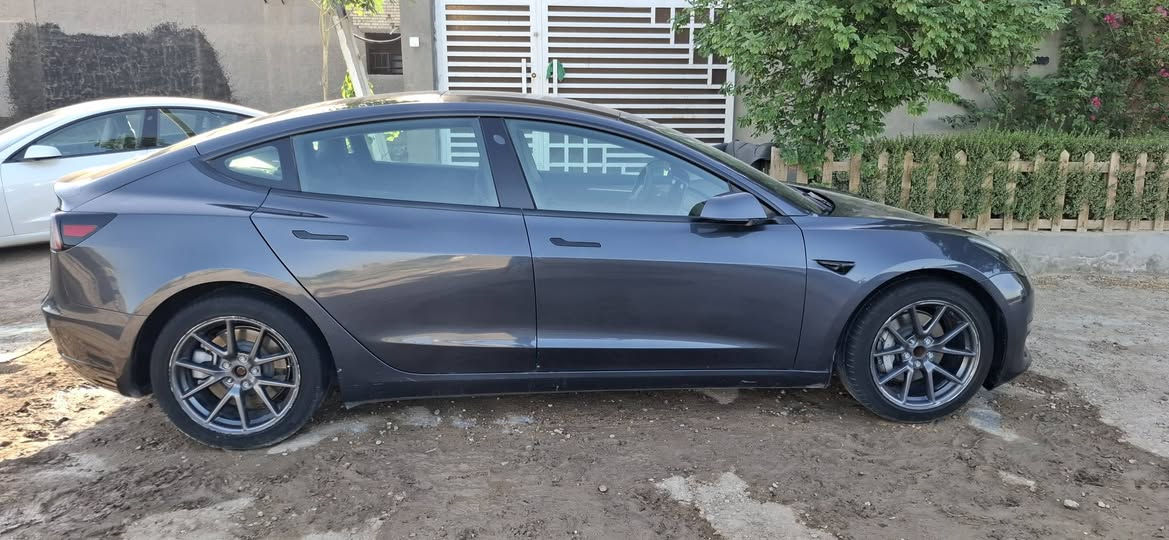 تسلا مودل 3  ٢٠٢٣  اون لاين مربوطه فون كي بااسمي ماشية ٧٩ ك حادثها ٤ قطع ٢ صبغ و٢ تبديل بدون دواخل بطارية وموطور مكفولات ***********
