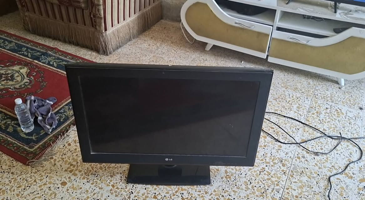 سلام عليكم اخوان عندي ذني شاشات وحده فول سمارت ٣٢ نت يوتيوب سوق بلي فول تخبل دقه فول HD جديده كارتونتها وياها وثانيه LG بدون نت شغاله على فحص نظيفه جدا رايدهن مراوس بشاشه ٥٠ نت مرتبه او بيع حسب سعرك للاستفسار واتس اب ***********
