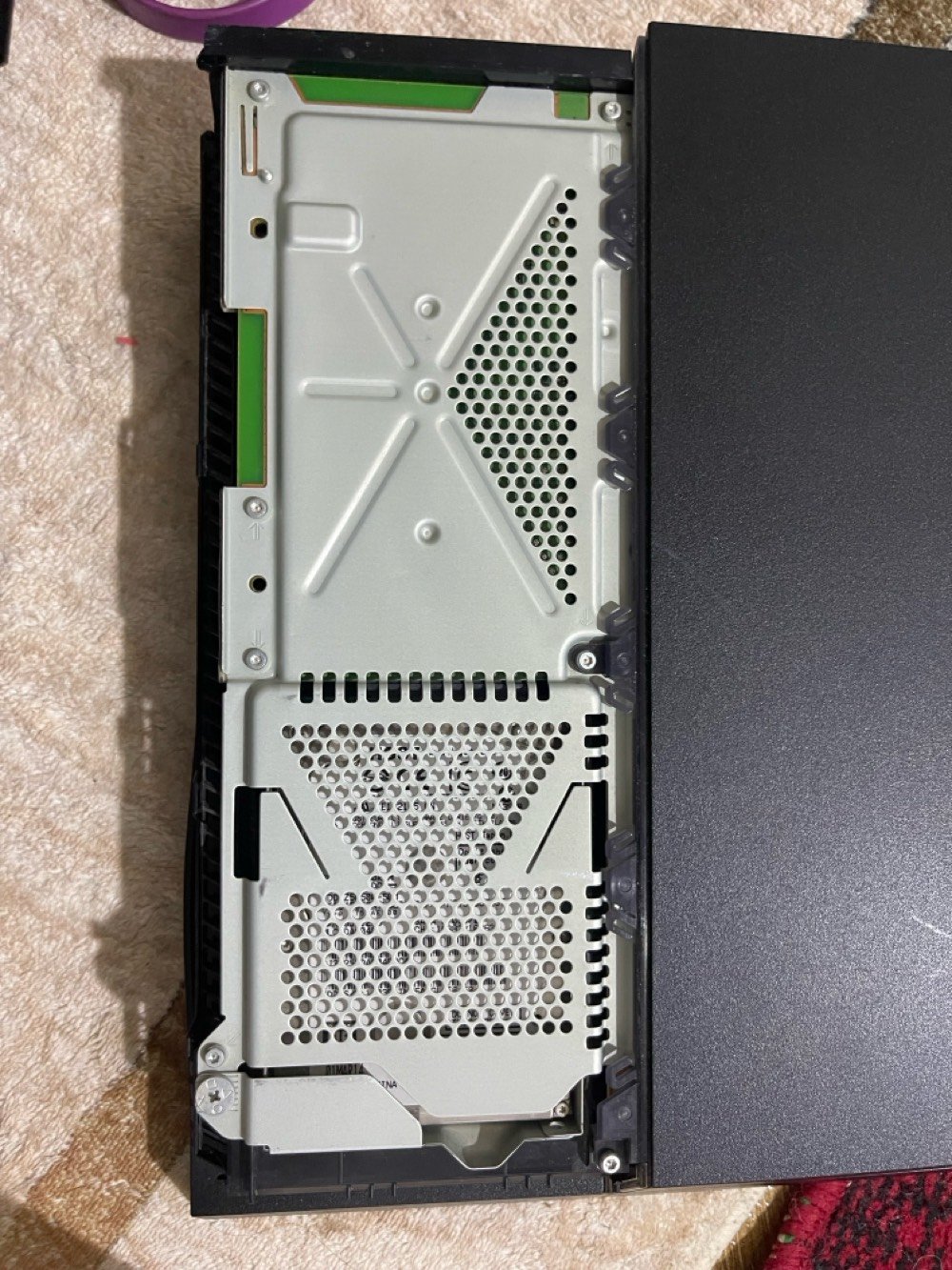 السلام عليكم بلي 4 فات مستعمل بس جهاز جديد نضيف نضافه(99) بلميه اصلي نسخه سعوديه اصلي وما مفتوح ولا مصلح ولا شايف تصليح ملحقات كامله واير (HDM )اصلي من سوني جوستك اصليه وليس تجاريه مكفول من تصليح ولفتح واي خلل تاخذه بلاش ويا قرص درايفر كامل ملحقات تجي تشوفه تشغله وشسوي بيه سوي حسب قناعتك مكاني البصره الزبير. السعر.  [250 ] الف وبيه مجال لمو شراي لا يراسل ولا يتصل رقم تلفون *********** بيه وتساب وخط.  تحياتي الكم. 