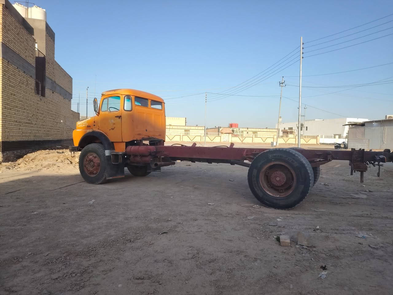 سلام عليكم للبيع قجمه 82 محرك كير اكسل كفاله 
عامه شاصي طويل بدون صبغ رقم واسط انكليزي بسمي اسعر خاص للستفسار ***********واتساب 
***********  مكاني السماوه

