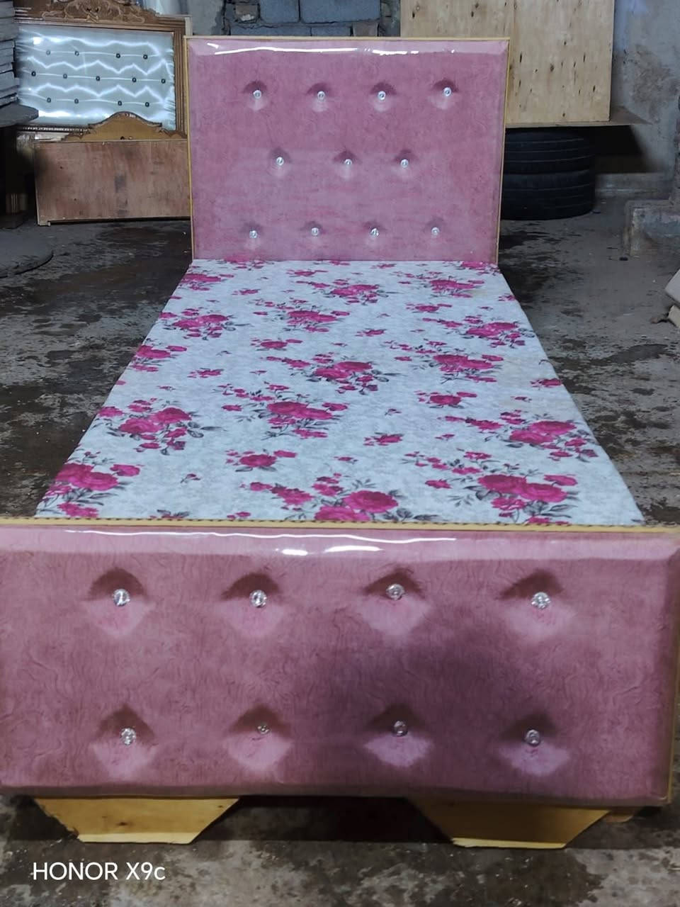 جرابي ام نفر تم تخفيض الأسعار 
دوشمة وزان سعرها 75 الف 
فقط دوشمة بدون زان سعرها 60 الف 
فقط جرباية بدون تاج ب 30 الف 
تتحمل وزن 200 كيلو بلوك 6 رجلين 
عرض 84 وطول مترتين ارتفاع 35 
توصيل مجاني بغداد فقط
***********
يتوفر واتساب
