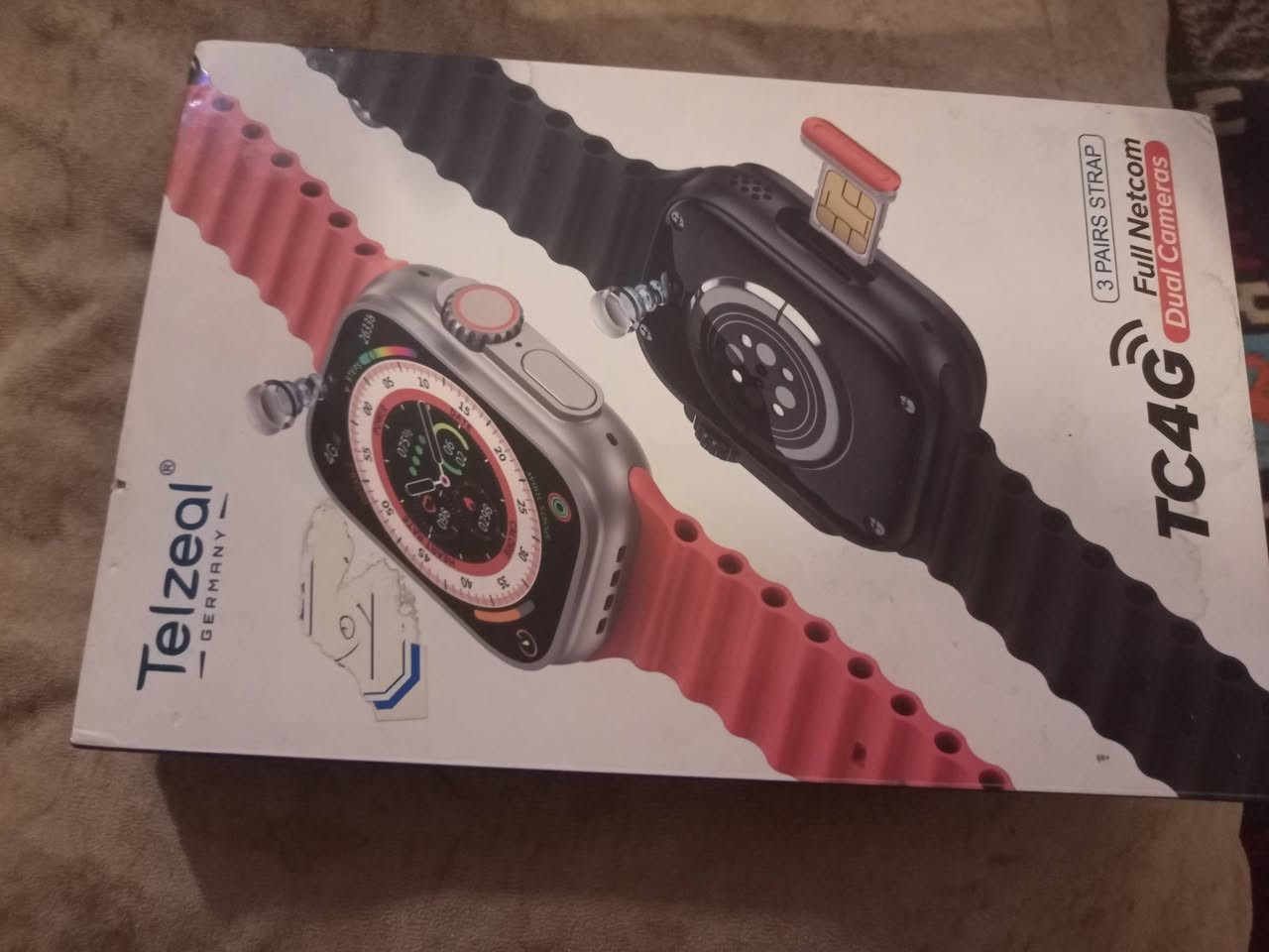 السلام عليكم 
ساعه وبنفس الوكت تشتغل موبايل ويوجد بيه سيم كارت وبيها برامج رياضيه وتكتك واتس اب تشتغل على نظام الاندرويند وبسعر ٥٠ وبيها مجال
الاتصال على الموبايل
***********
