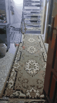 دار للبيع المنطقه زوير الغربي فرع مشروع الماء الدار يتكون من حديقه خارجيه وطارمه استقبال وهول ومطبخ وغرفه نوم الطابق الثاني غرفه نوم المساحه 200متر السعر المطلوب 120,وبي مجال الاستفسار الاتصال على الرقم ***********/***********
