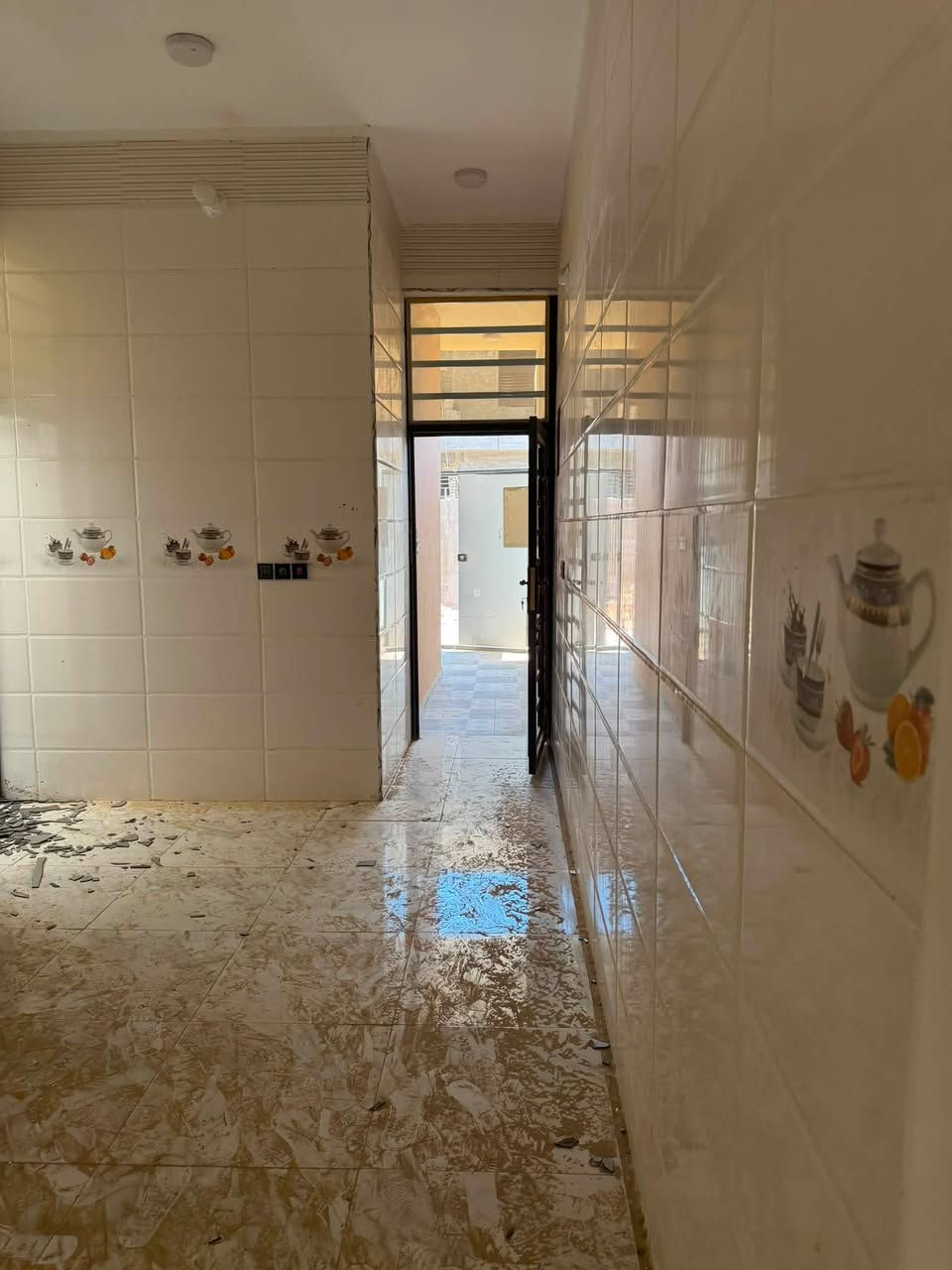 السلام عليكم ورحمة الله وبركاته
بيت للبيع مساحته 100 م طابقين جديد مامسكون مطلوب مبادرة وبمقدمه 40 مليون موقع البيت حي الزهراء خلف المعهد الفني بالضبط خلف مضيف الرواجح كما موضح بالصور .
للاستفسار 
مكتب محمد البديري للتطوير العقاري والاستثمار
*********** واتساب 
0773776688
