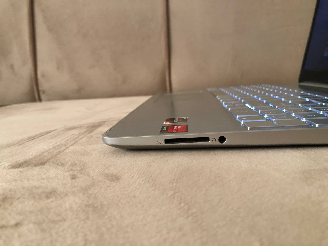 لابتوب hp مواصفاته بالصور الشاشة لمس
نضيف وجديد كلش وبطاريته ممتازة
خفيف ورفيع سوبر سلم
السعر 650
مكاني: بغداد/ ابو غريب/ مجمع الزيتون
***********
موجود واتساب ماسنجر

الملحقات شاحنة وماوس
