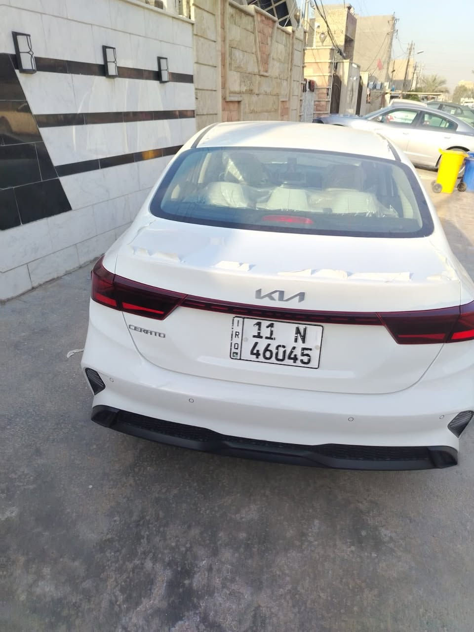 أسلام عليكم 
للبيع كيا سيراتو خليجي 2024 رقم بغداد انكليزي باسمي مكينة 2000 دوش ماشية 38 الف سيارة كلش حلوة ونظيفة ومابيهة اي نقص بيهة طخة بجاملق الخلفي صبغت الطخة حك شبر الباقي كفالة عامة عنوان السيارة بغداد المشتل السعر 175 وبيهة مجال 
للاستفسار ***********
