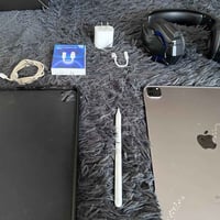 ايباد 11 برو ذاكزة 256 معالج m2 فول ببجي  بطارية 90 الايباد فول نضافه ...