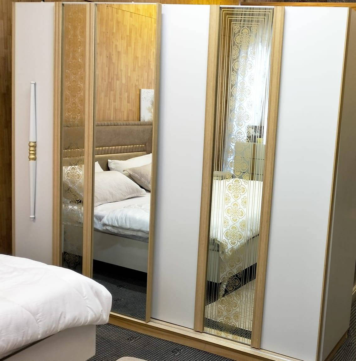 غرفة تركيا مال شركه هوم سنتر نضيفة 100/100 
8 قطع بيها انارة ومخزن بالسرير *********** 
مكان بغداد جسر ديالى القديم ع الزعفرانيه
