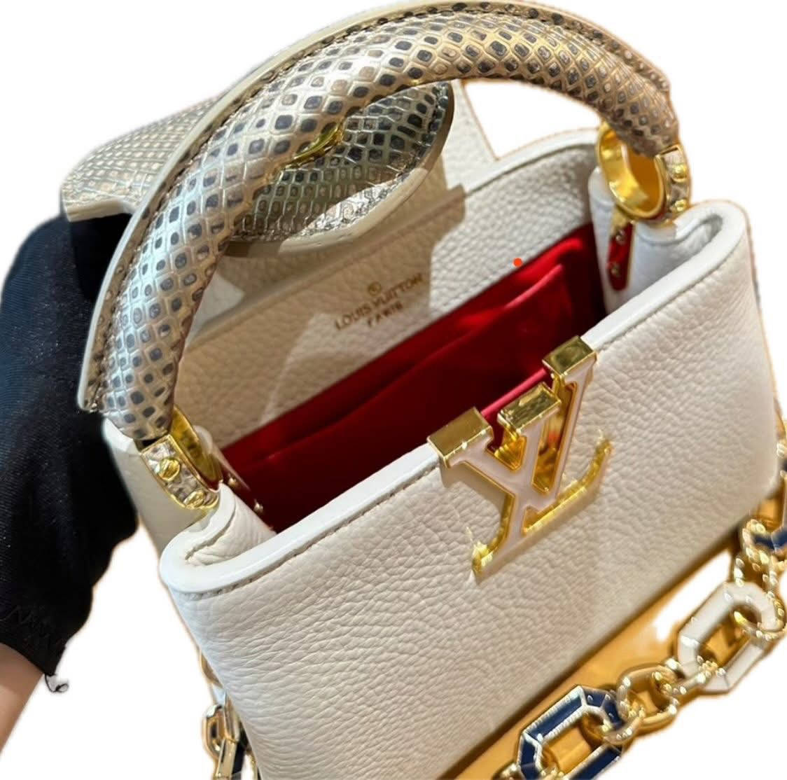 جنطة لويس فيتون جلد ختم لون اوف وايت/كريمي حجم صغير


**إذا كنت صاحب هذا الإعلان وتريد حذفه لأي سبب، رجاءا أرسل رسالة إلى الدعم الفني**