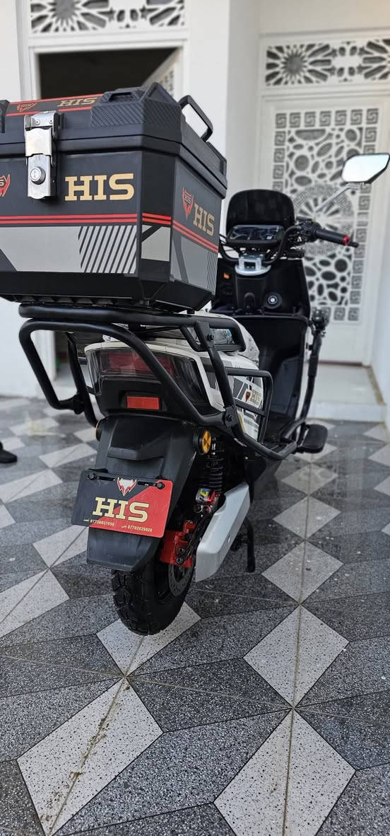 السلام عليكم،👋للـــبيع  دراجة شحن 🏍 ماركة HIS 🏍ست بطاريات🔋 نظيفة 😎جدًا كما هو موضح بالصور، نظام تشغيل بصمة🔊 وكارت💳 ســويج.🔑 شحنها فول .جدآ 
4 نمر ــــ💰السعر 950 الــف
☎️***********
