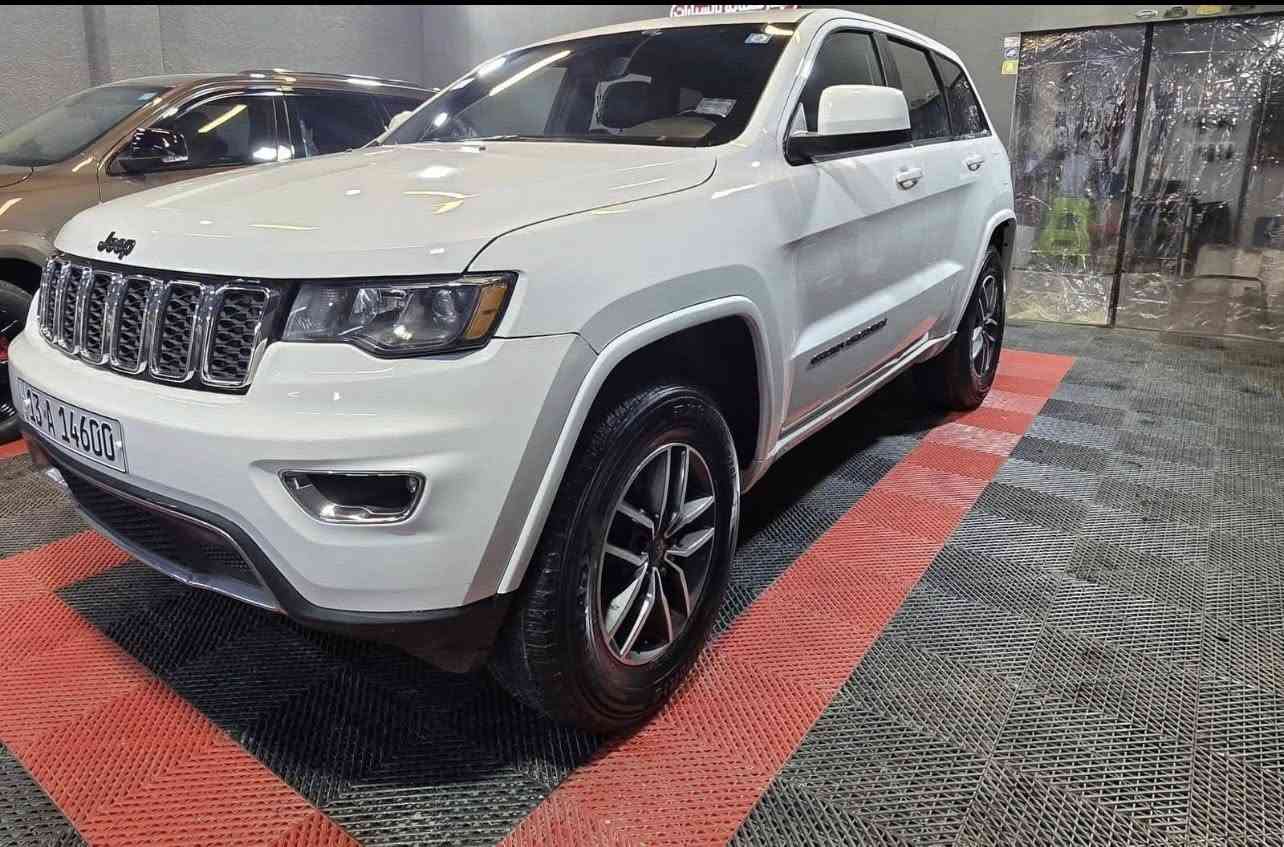 🔴جيب لاريدو 2020 ( امريكي )دخول جديد كتاب ضباط
رقم ميسان دولي تحويل مباشر وارد امريكي ضرر دعاميه مبدله فقط 
* المواصفات :
* سقف بانوراما. 
*رادار امامي
* نقطة عمياء 
*داخل اسود جلد  
* المقاعد الأمامية كهربائية .
* تحديد مسار .
* المقاعد الأمامية مع تدفئة . 
* المقاعد الخلفية مع تدفئة .
* مقود السائق كهربائي . 
* تدفئة ستيرن .
* الشاشه لكبيرة 8.4 انج .
  بروجكترات زنون . (بلاد)
* تشغيل عن بعد .
* صندوق كهربائي .
*  حساسات أمامية . 
* كاميرا خلفية .
#السعر257
🚗🚗🚗🚗🚗🚗

 📞 للاستفسار:
***********
