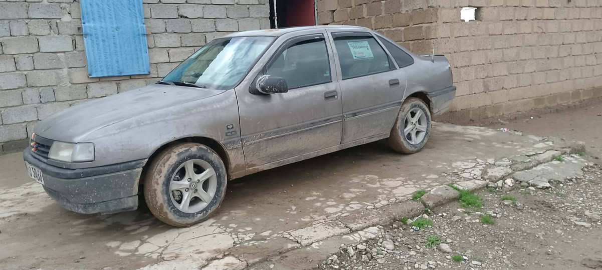 سلام عليكم فكتره للبيع حجم 20 موديل 92 محرك كير شرط سنويه عضم رقم دولي وضع شركة بدون صبغ السعر 38وبيها مجال بصيط مكان السيارة غرب الموصل *********** واتساب موجود
