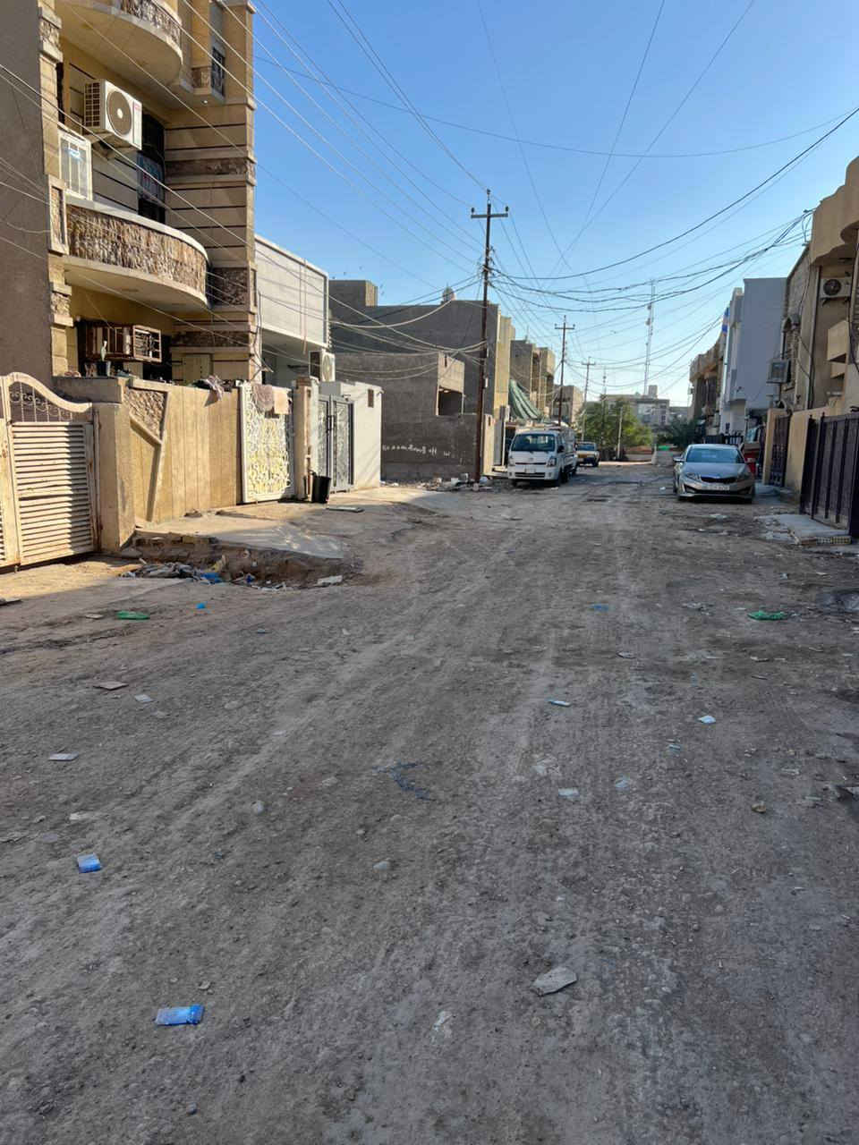 تحية طيبة 
ارض ١٠٠ متر الواجهة ٥ والنزال ٢٠ 
طابو صرف صرف سكني ويمها كلها بيوت قريبة على سريع اليوسفية الجديد
في منطقة الدورة كرارة
المنطقة غير مبلطه شوارعها لكن يوجد فيها خدمات مثل كهرباء وصرف صحي وماء
 رقم ٢١٧٩ 
السعر ٩٣ مليون بي مجال 
 التواصل مع صاحب الارض بدون دلالية
***********
