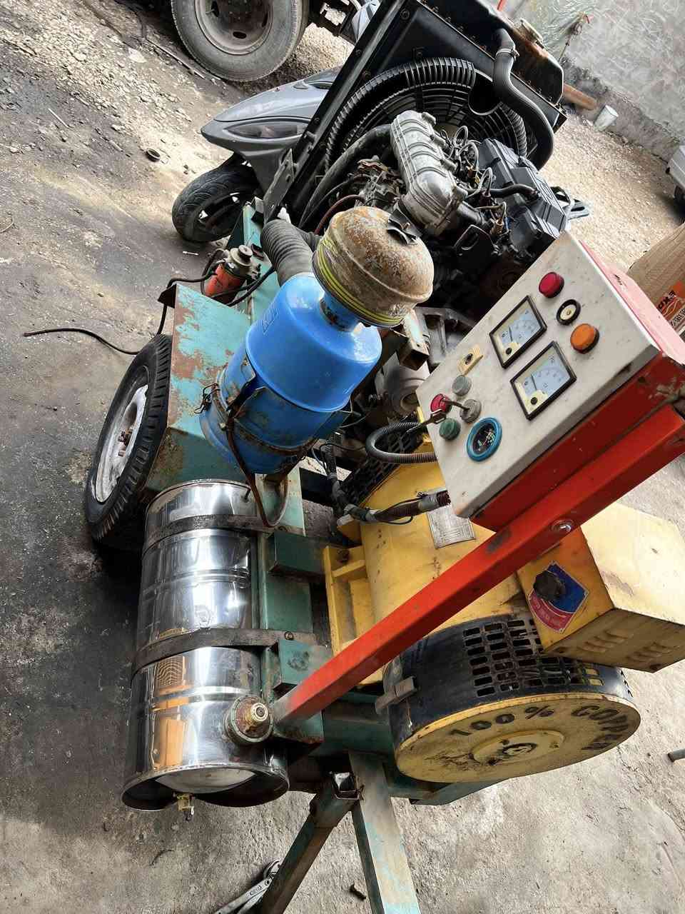 للبيع مولده كيا محرك ٢٧٠٠ بدون نضيف توليد ٣٠ كيفي ثري فيز
مكان بابل 
*********** وتساب
