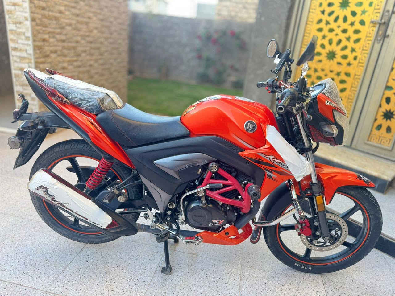 هاوجي موديل 22 مسجل رقم انكليزي
ماشي 14 الف
سعره 17 ورقة 
مكاني التاميم غير متواجد على الفيس للتواصل 
***********
