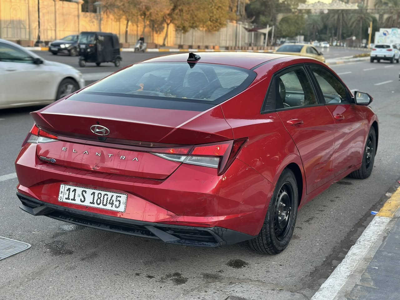 السلام عليكم. 
النترا وارد امريكي موديل 2023
مكينة 2000 دوش. 
حادث خفيف مرفق مع الصور 
السيارة حلوة ومابيها كل نقص. 

- ماشية 70 مايل فقط
مواصفات السيارة. 
- عداد دجيتال. 
- بصمة تشغل وابواب ونظام تشغيل عن بعد. 
- شاحن واير لس. 
- فول تحكمات ستيرن. 
- رادارات امامي وخلفي وجانبي. 
- سياقة ذاتيه. توقف ذاتي.             تعديل مسار. 
- تحذير طرق متعرجه مانع انزلاق بريك Abs. 
- گير ثمن نمر. 
- هاند بريك بصمة. 
- تلث انظمة قيادة عادي وسمارت وسبورت. 
- شاشة كار بلي تدعم الخرائط. 
- اريل نفكيشن. 
- صندوق ذكي. 
- لدات نهاري امامي. 
- ⁠لايتات زينون. 
- انارة ترحيب جانبيه للأبواب. 
- تبريد قطعتين مناخي. 
- نقطة عمياء. 
- حاكية اتصال. 
- شاشة جبيرة وكامرة دوارة.  
- تدفئة كشنات امامي. 
-تبريد بيانو
السعر155وبيه مجال
***********
