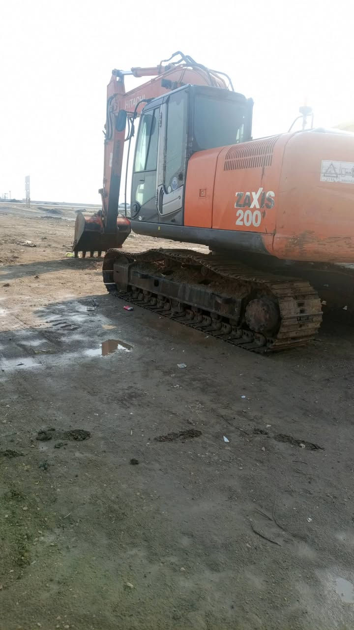 حفاره ست ثري  لبيع مكينه مكفوله مشتغله ،7000ساعه السعر 3شدات و40 ورقه  دخول جديد ***********     ***********
