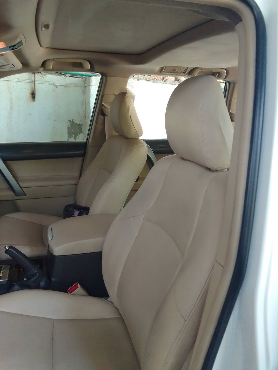 السلام عليكم 
برادو 2017 للبيع كويتيه فول مواصفات كشنات جلد بصمه فتحة سلايد دبل تانكي سته سلندر مكفوله كفاله عامه رقم اربيل الدولي بأسمي هزة جديدة مكانها بغداد السعر 35 الف وبيها مجال بسيط للاتصال 
***********
