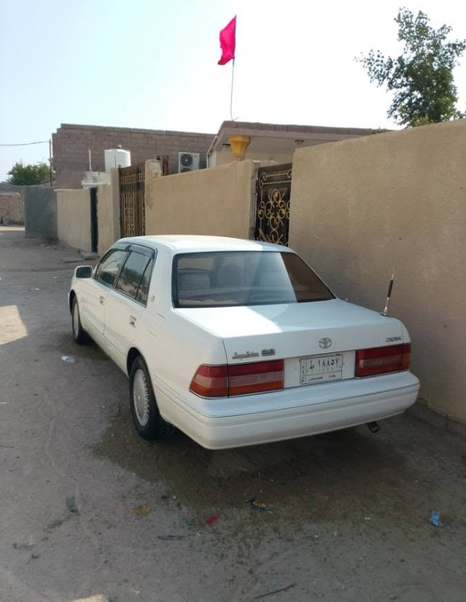 سلام عليكم سياره البيع ايسر بلاد المديل 99 رقم بغداد مكفوله من نقل ولكصه و اصوليات سعر125 و بيه مجال بصيط العنوان بصره سفوان تواصل (***********)
