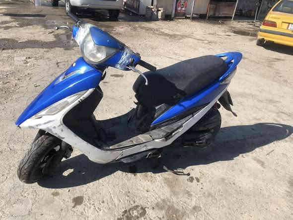 السلام عليكم دراجة للبيع م كامكو ياباني  120 كابريتر الدراجة كلها. بلادية بس الدشبول ميشتغل  شلعة ومعدل نعومة تخبل الدراجةً كلش حلوة بكاني (غزالية). السعر (300) وبيها مجال (***********)
