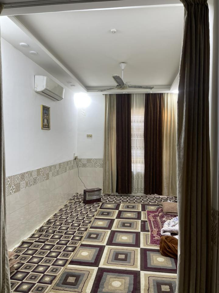 السلام عليكم
العقار للبيع المساحه 100متر كامل الخدمات تبليط كهرباء ماء ومجاري الواجهه 5متر نزال 20متر
طابقين يحتوي الطابق الأول على استقبال + صاله + مطبخ + غرفه نوم + صحيات داخليه وخارجيه 
يحتوي الطابق الثاني على غرفتين نوم + مطبخ + صحيات + سطح
البناء حديث جنس العقار بستنه سند 25
العنوان كربلاء المعملجي طريق الحر خلف مدرسه الوارث شارع الانوار
للإستفسار الاتصال على الرقم ***********
