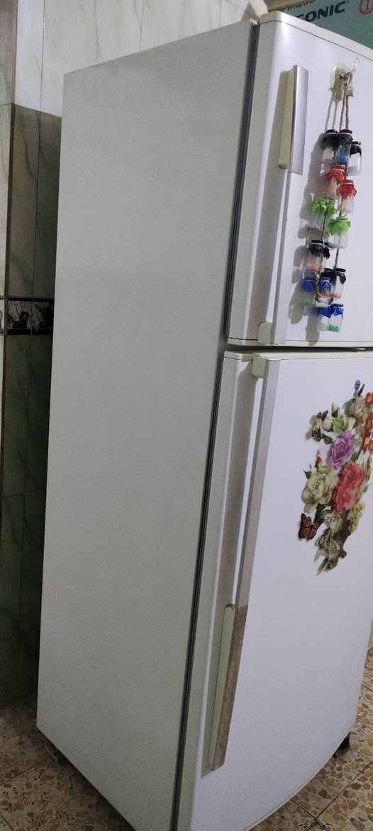 ثلاجة أكبر حجم نوعها نوبل الاصلية  اي تصليح ما داخلة تجميدها خير من آلله موضح بالصور ،، وطباخ أبو خمس عيون نارة تخبل بس البوري مال الفرن الفوك واكع،، مكاني سبع البورشارع الطيار
الثلاجه سعرها 300  والطباخ 150

رقمي بي واتساب ***********

وهذا اتصال فقط ***********
