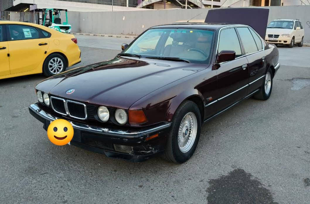 سلام عليكم (bmw ) السعر $60 
موديل 94 سياره جاهزه من كلشي مكفوله كير مكينه تخم تاير على ايدي تبريد ويه لسويج ثلج     
سياره جاهزه من كلشي مابيه نقص ولا دبديل ولا خياس سياره  مصبوخه جماليه لا اكثر مكينه  730 
عنوان بغداد حي العامل للستفسار اتصل( *********** )
