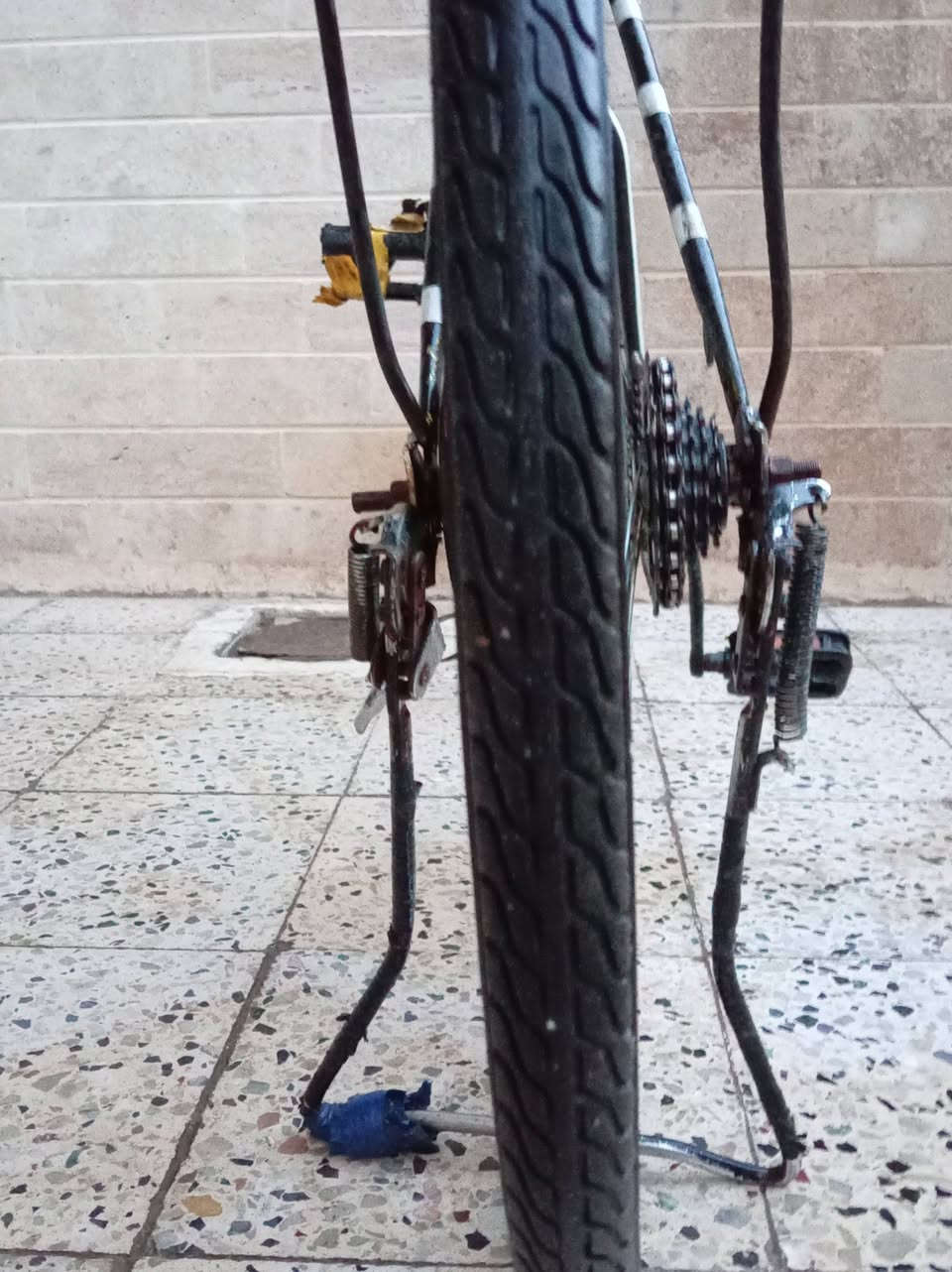 السلام عليكم بايسكل عبد الحليم البيع بايسكل حيل نضيف مانقصول كلشي بايسكل حيل جديد غراضو كامله مع طفريات مالو موجوده معه بايدرات جدد موجوده الستفسار تعل خاص السعر 40 بي مجل


**إذا كنت صاحب هذا الإعلان وتريد حذفه لأي سبب، رجاءا أرسل رسالة إلى الدعم الفني**