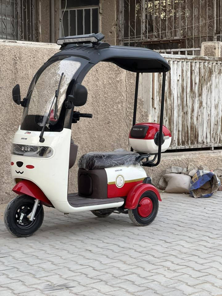 سلام عليكم شباب دراجه  تكتك ثلاث عجلات اللبيع دراجه زيرو زيرو بعدها استخدامها 12يًوم  فقط وصل شراء موجود دراجه بعدها زيرو كل غراضها كامله وجاهزه تجي وتفحص وشوف بعينك كل عيب ونقص مابيها. مواصفاتها تخبل 

الموديل 2026
بطاريات5 دبل  
النوع 3عجلات 
السرع 1.2.3
قمريه تحمي من الحر ومطر 
تشغيل عن بعد 
جهاز انذار السرقه 
بريكات 3 بل رجل وثنين بل أيد 
بلوجكتر فوق قماره 
سماعه بلتوث بيها 
شاشه تاك تعرض الكً كل عطل 
دراحه كلش نضيفه ومهتم بيها بعدها وكاله 
لونها مميز كلش 
دراجه تناسب جميع الذواق 
ماسحه اماميه ال مرايه 

سله خلفيه 
اشاير رباعيه
تايرات جوبلس 
بريكاتها بل مكان 

اي استفسار اتصال 

***********
العنوان بغداد
