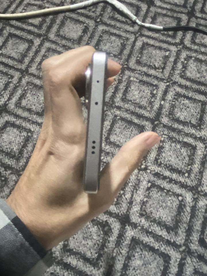 ‏سلام عليكم بوكو f6 أي شيء ما بدل به جهاز نظيف شخط ما بي بس كرتونة مو وياه سعر الجهاز300 بي مجال قليل  عنواني بغداد الدورة 
‏هذا رقم تلفوني ***********
