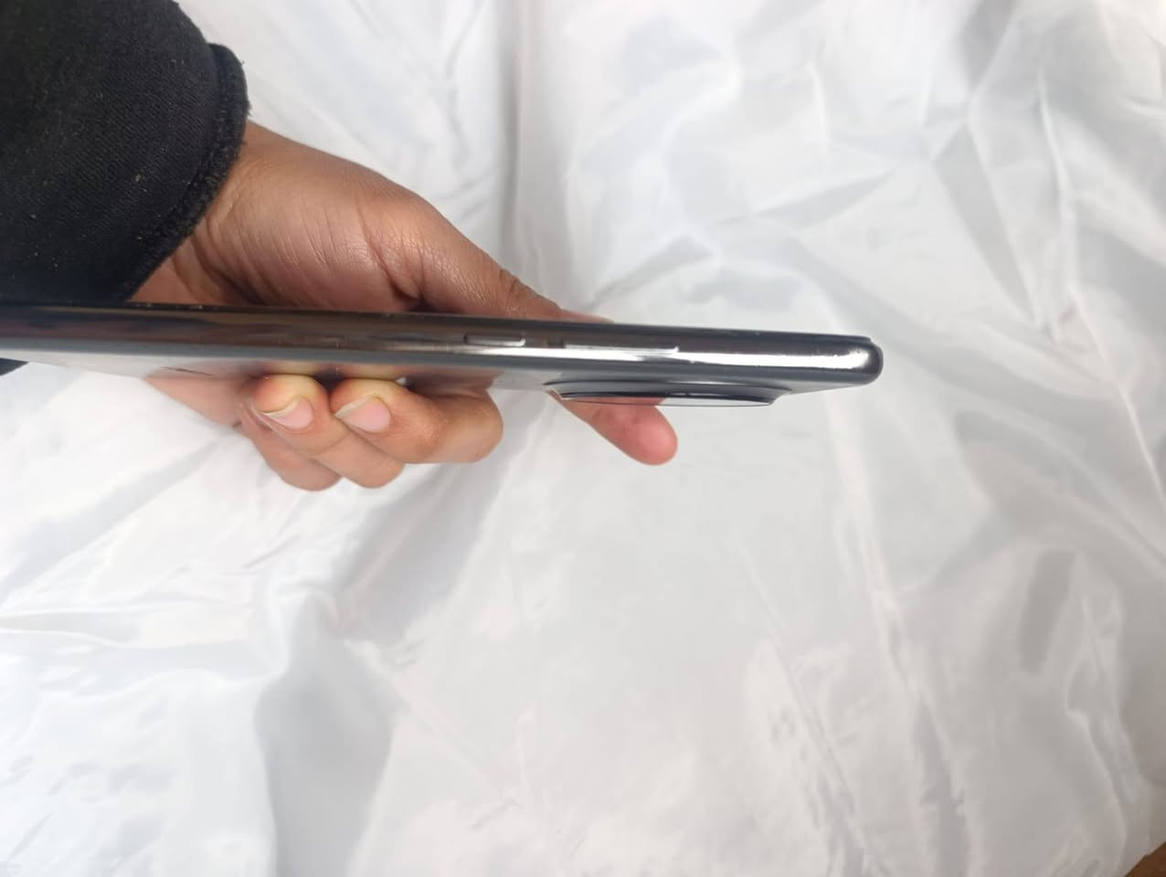 السلام عليكم ريلمي 14برو بلص مكفول من كلشي ملحقاته كامله ذاكره 512مواصفاته معروفه  مكفول من كلشي نضافه 90بالميه  للبيع او المراوس السعر (400)مكاني النجف ناحيه الحريه ***********
