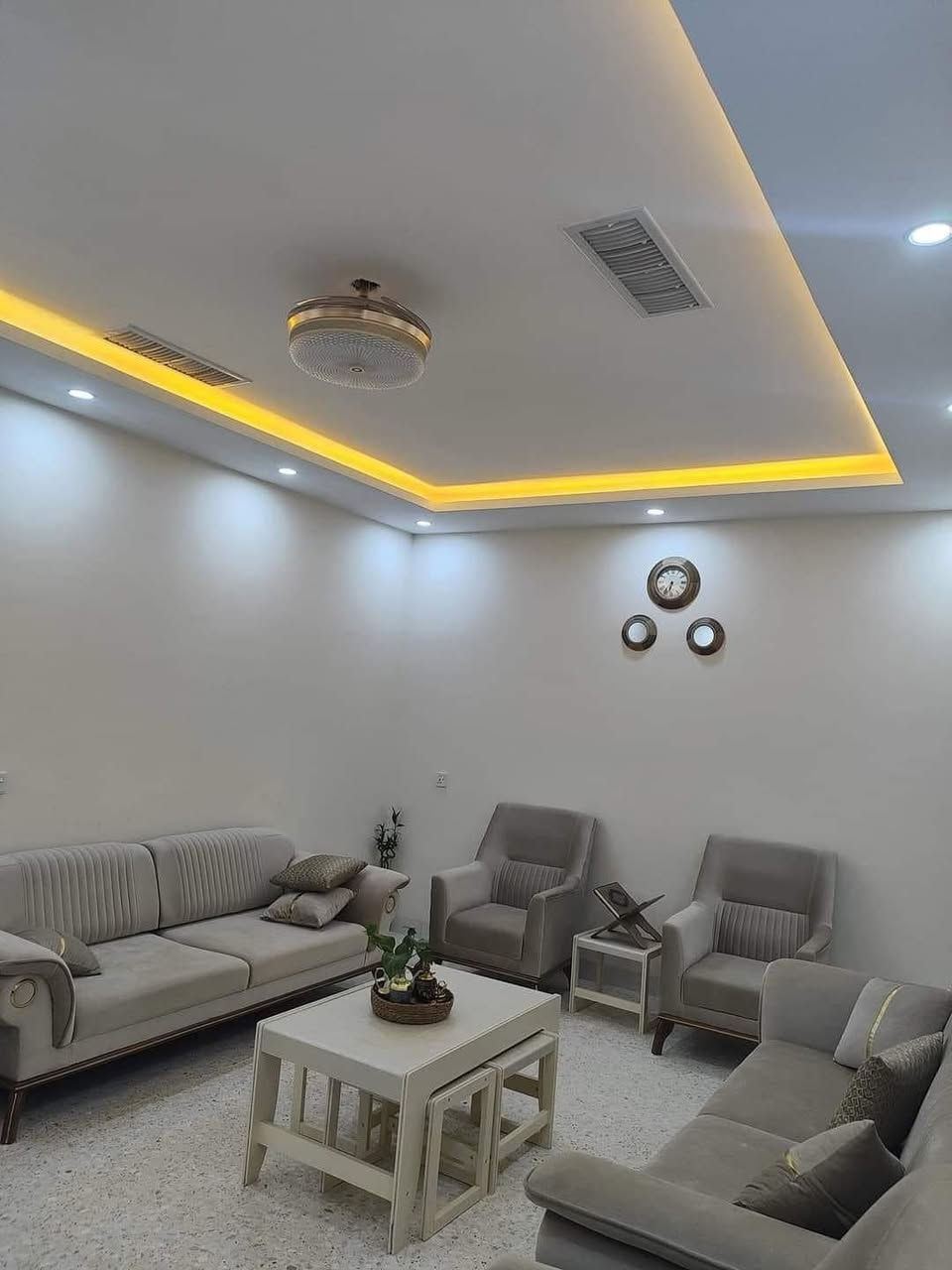 عرض مميز
دار للبيع     في منطقة ال58  كركوك طابو مقابيل دوميز  

______________________________________________

او للمروس بمجمع مدينتي او روان ستي 

مساحة 200 فول مغربي و نظام دكت الارض كاشي معمل كركوك كهربائيات كله شركة شنايدر وحه البيت رمل ابيض و اسمنت ابيض وجه فله 

______________________________________________

بناء حديث ٢٠٢٣

______________________________________________

يتكون الدار 👇👇 طابقين

______________________________________________

5غرف نوم  _استقبال __مطبخ حار بارد ___ هول2__ كراج __حديقه صحيات عدد٣

السعر ٢٠٠مليون

للتواصل 

***********

_____________________________
