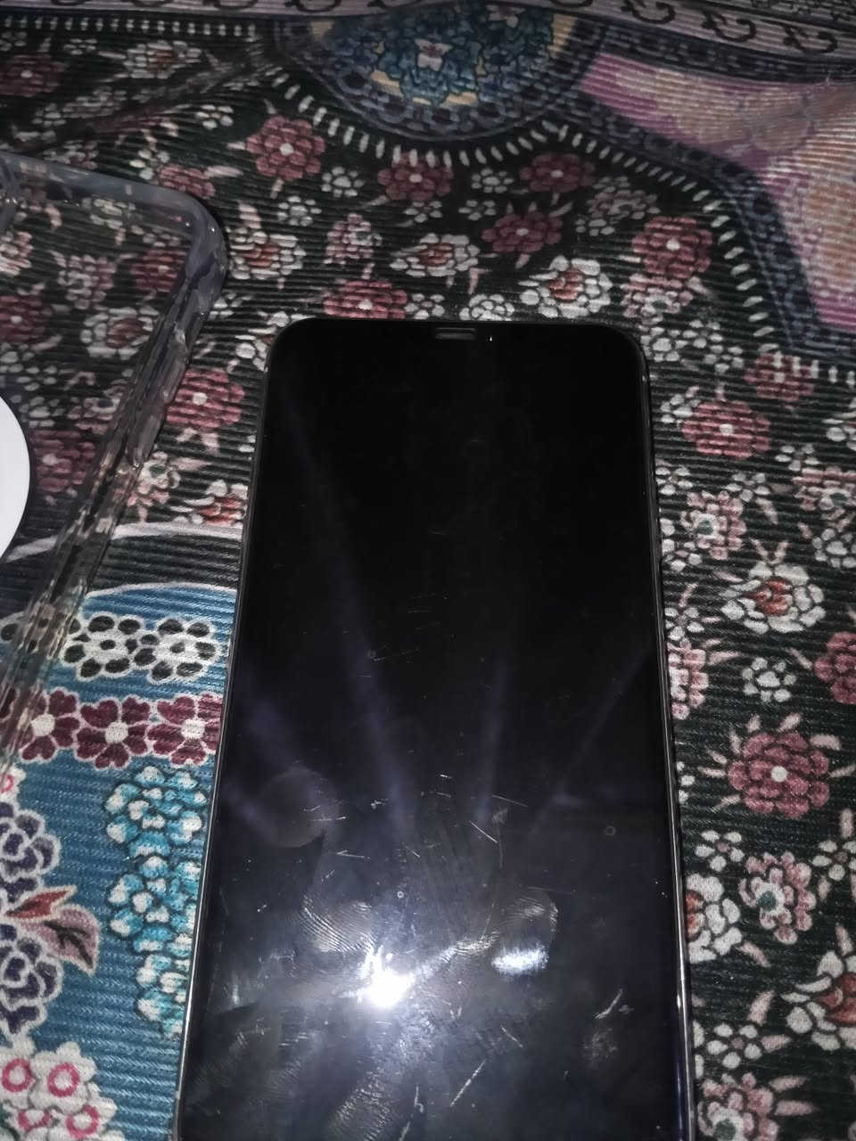 11 برو ماكس
لون ابيض

ذاكره 64 
بطاريه75 
فيس ايدي شغال 
جهاز وضع شركه 
سماعه داخليه تشكل مرات تشتغل مرات لا 
ملاحضه شاشه بيها شخوط !
كاميرات دمعه 
سعر 230 بي مجال 
+9647891272335
*********** 
مو شراي لادوخني
