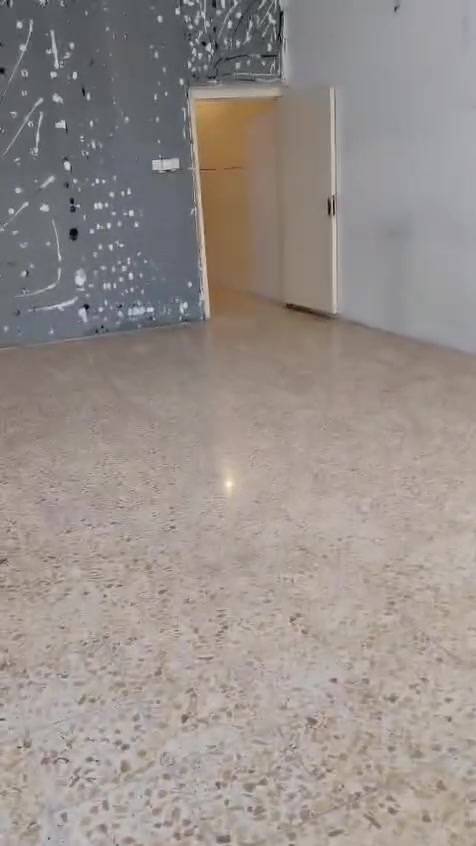 يوجد بيت 100 متر طابق ثاني للإيجار يوجد(غرفة نوم 5×5 وصاله 10×5 ومطبخ وملحقاته) العنوان في الحريه السلام قرب حسينيه الشهداء للاستفسار يرجى الاتصال(***********)
(***********)واتساب
