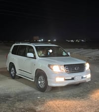 لاندكروز 2010 ستينية جاهزة بية باردات 2 بسيطة مكفولة من صبغ وضربة مكان...