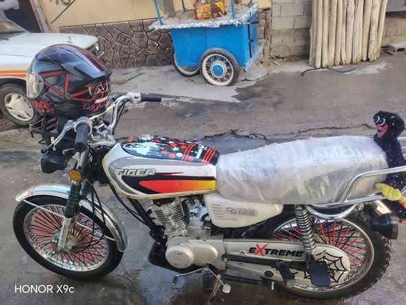 سلام عليكم شباب ماطور إيراني للبيع الماطور كلشي مابي شرط مكين الماطور ماناقصو اي شي فول نضافه كدام العين 2020السعر 500و بي مجال ***********
