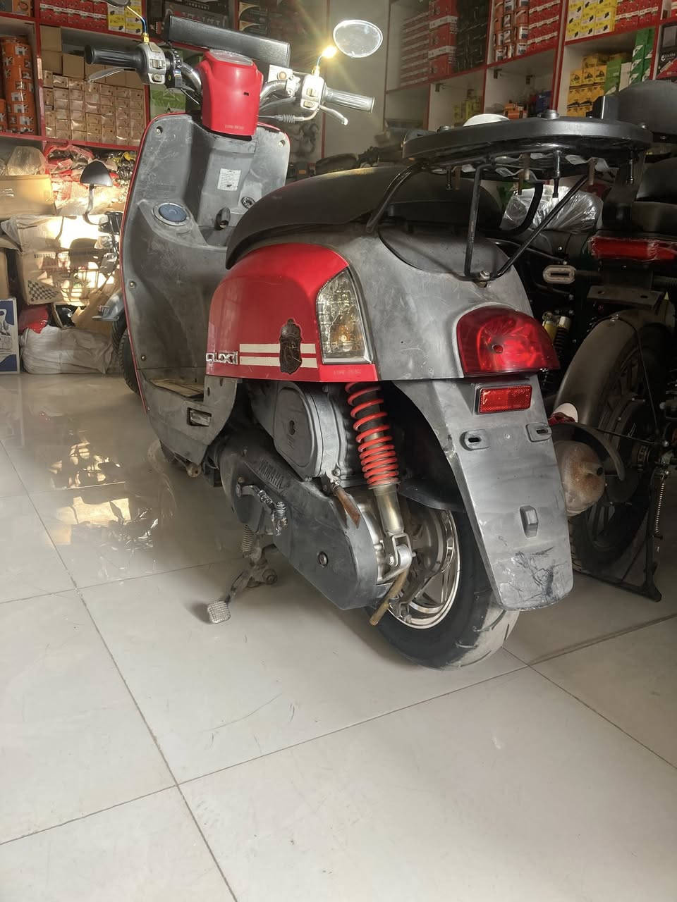 ماكس بوليس شهرين نزلت من الحاويه مراوس بسكنس لد او سكنس جبلي شرط كفر كله بلادي ومحرك بلادي وبرغي ما عايزه


**إذا كنت صاحب هذا الإعلان وتريد حذفه لأي سبب، رجاءا أرسل رسالة إلى الدعم الفني**