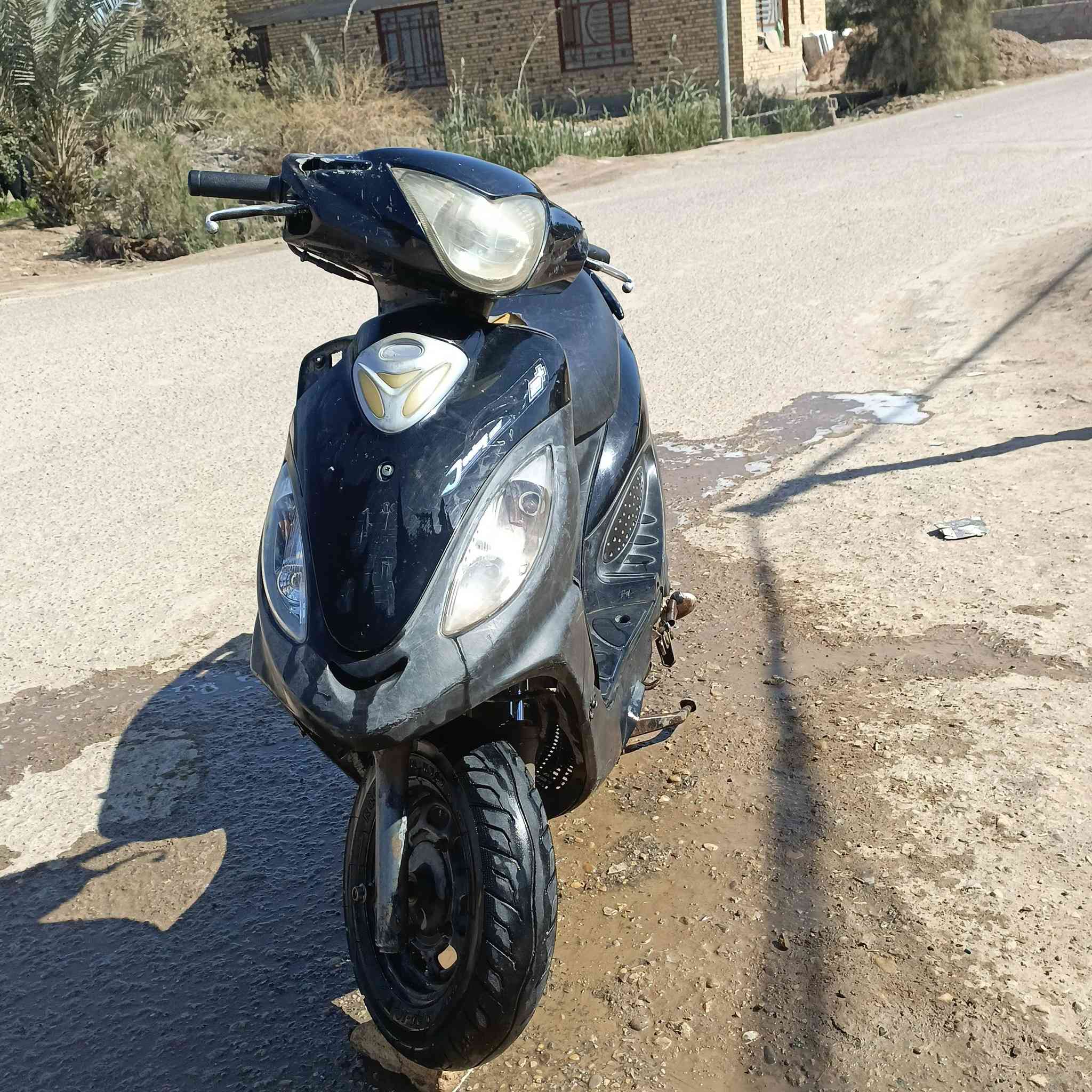 سلام عليكم شباب كامكو موديل 2013  البيع  محرك 125 السعر 600وبيه مجال   ***********
