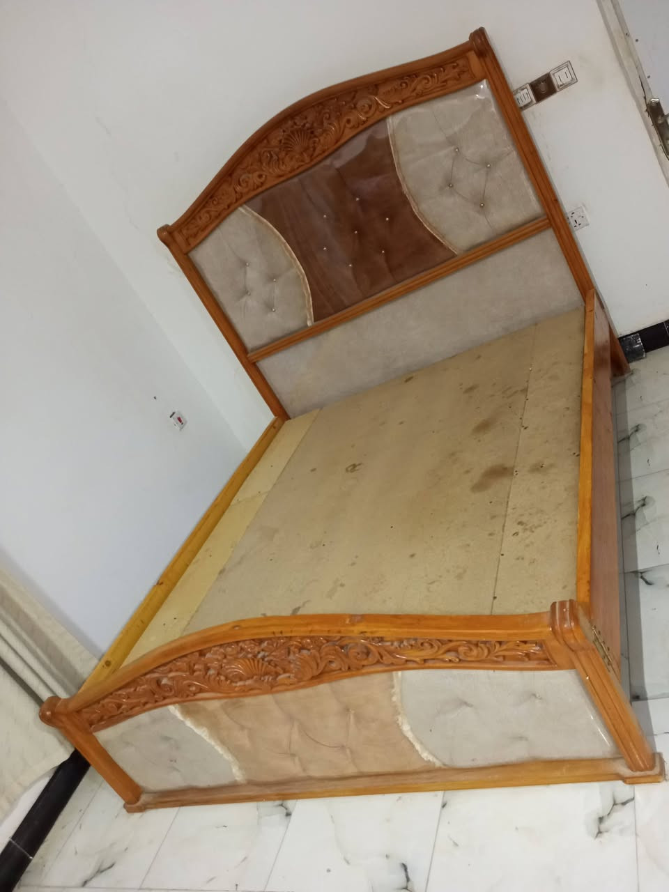 سرير نفرين خشب زان مصري  للبيع مكان السكك ***********
