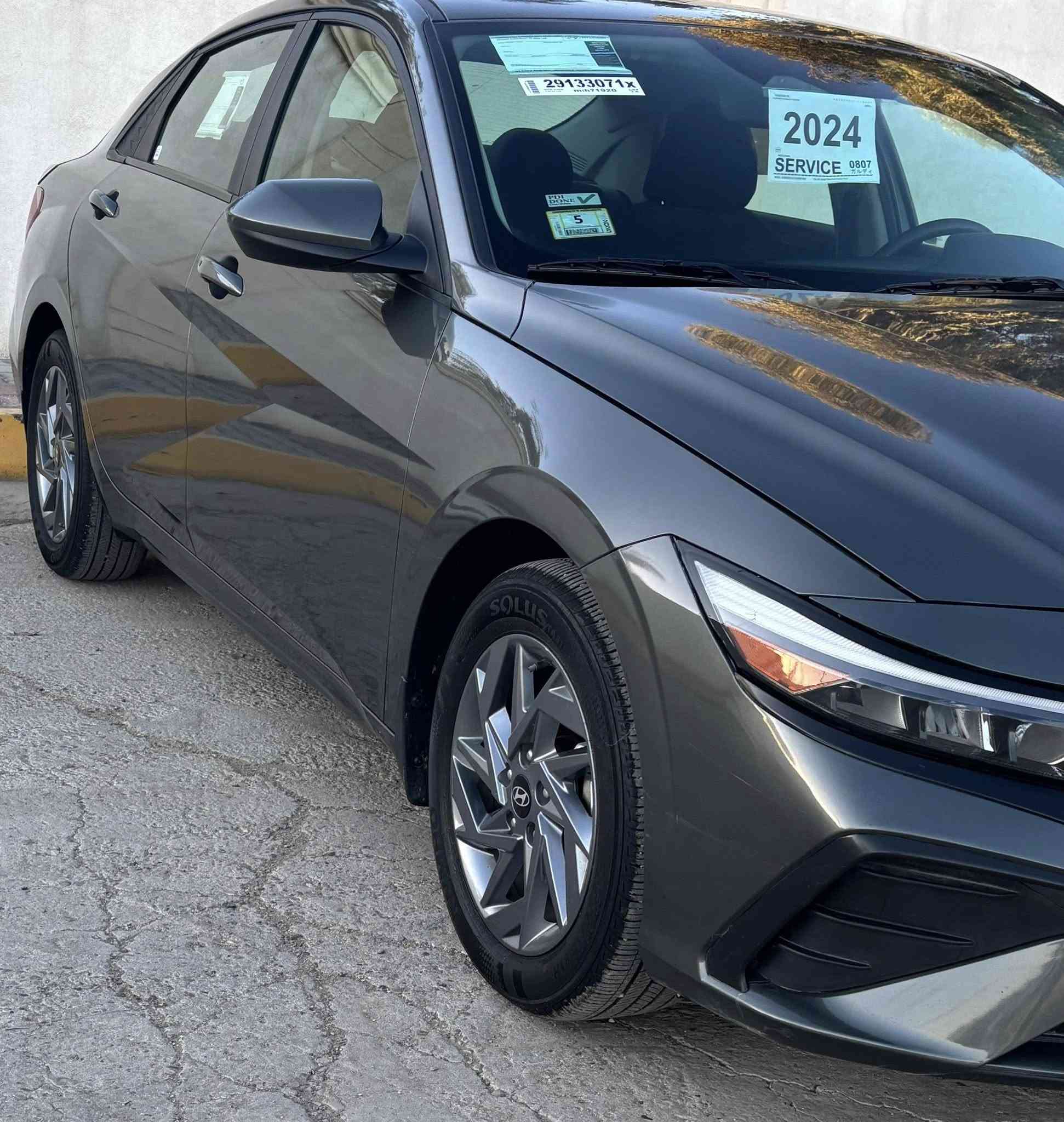 سلام عليكم الانتره موديل 24وارد امريكا سياره كلين بدون صبغ فقط دعاميه بدون يرباك بدوان دواخل ماشيه 14ميل سياره نص مواصفات  لون نفطي سياره جديدا راداد امامي وجانبي بصمه تشغيل عن بعد شاشه متصله دجتل سياره بسمي تريد تحويل تريد وكاله اني حاظر مكان سياره بغداد الكرخ الاتصال فقط على رقم ***********
