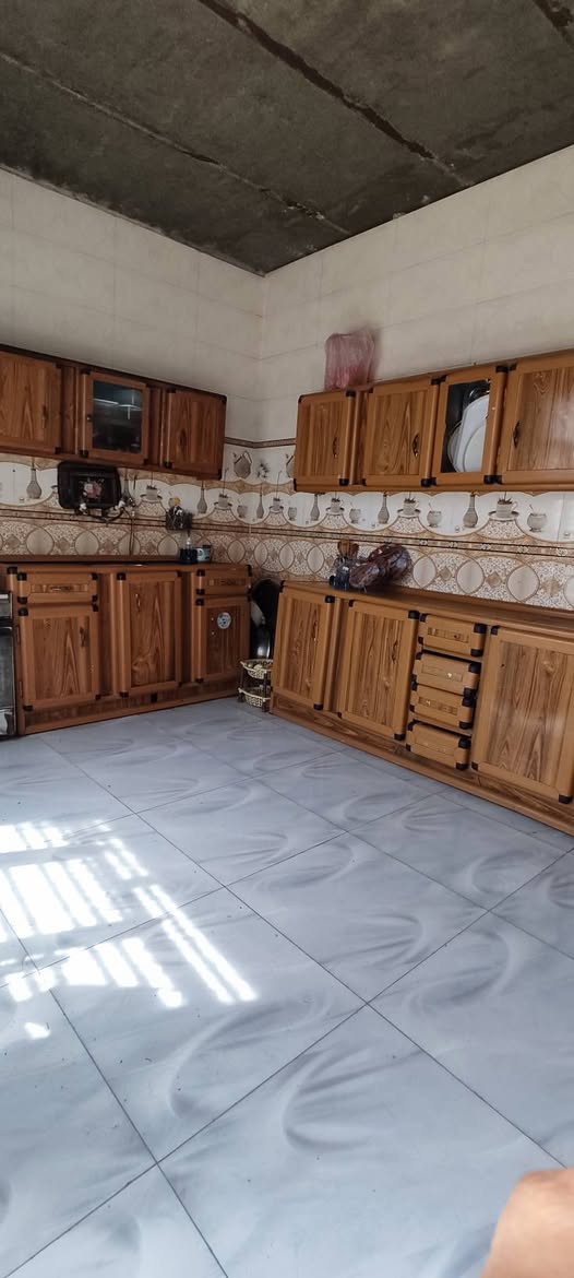 السلام عليكم
بيت طابو صرف
المساحه 240
نوع البناء عگاده 
الطابق الاول
أستقبال
صاله
غرفتين
مطبخ
مجمع صحيات خارجي
كراج سياره
حديقه
الطابق الثاني يحتوي على غرفتين 
الموقع : قرب السفينه شوارع الصب
***********
