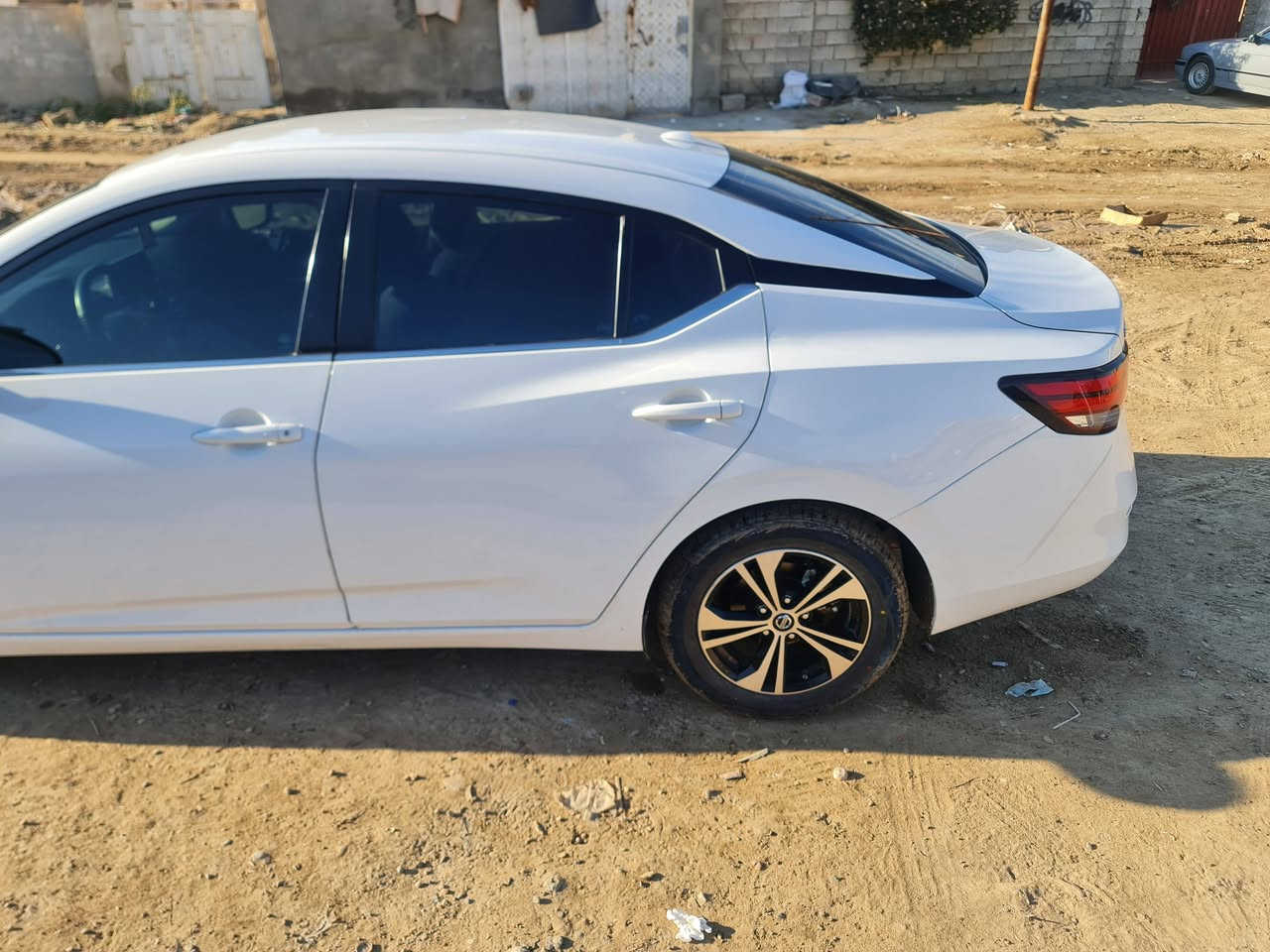 السلام عليكم  سيارة (سنترا23)للبيع عنوان  صلاح الدين سامراء رقم الهاتف ***********
